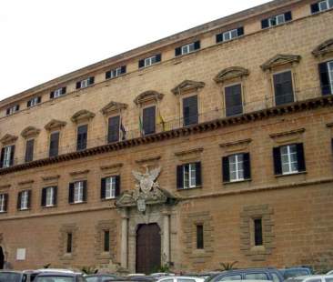 Gli auguri di Musumeci tra amarezze e speranze