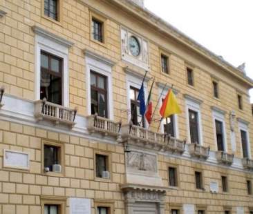 Palermo – Braccio di ferro tra Comune e sindacati sui tagli per il Fondo risorse decentrate Palermo – Braccio di ferro tra Comune e sindacati sui tagli per il Fondo risorse decentrate