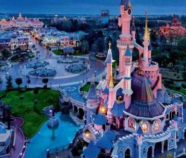 Un parco divertimenti e un grande outlet  da connettere con il brand di Taormina