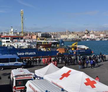 Sea Watch: in mattinata lo sbarco a Catania