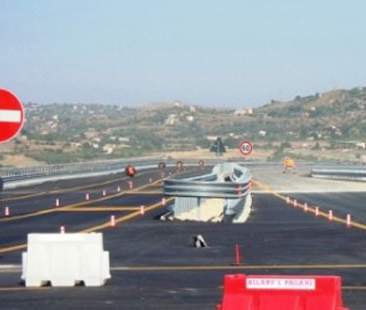 Caltanissetta – Strada statale 640: lavori ancora bloccati. Tutti in piazza per chiedere una soluzione