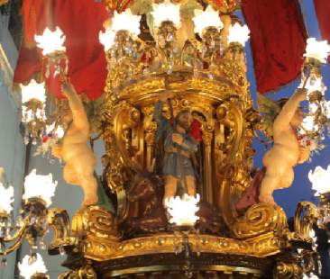 L’antica tradizione delle “cannalore” che precedono la processione della Santa