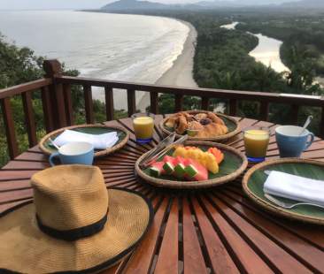 La foresta, il “Monte sacro”, le spiagge da sogno un paradiso in terra che rapisce ogni visitatore