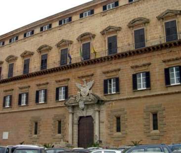 La Sicilia sprofonda, l’Ars invece “prospera”