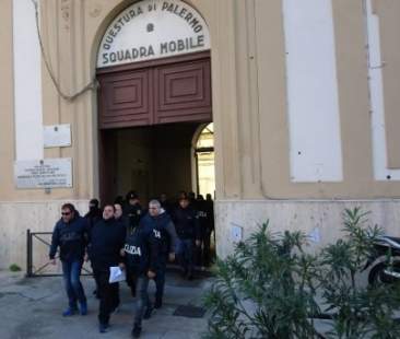 Mafia: estorsioni e droga, dieci arresti a Palermo