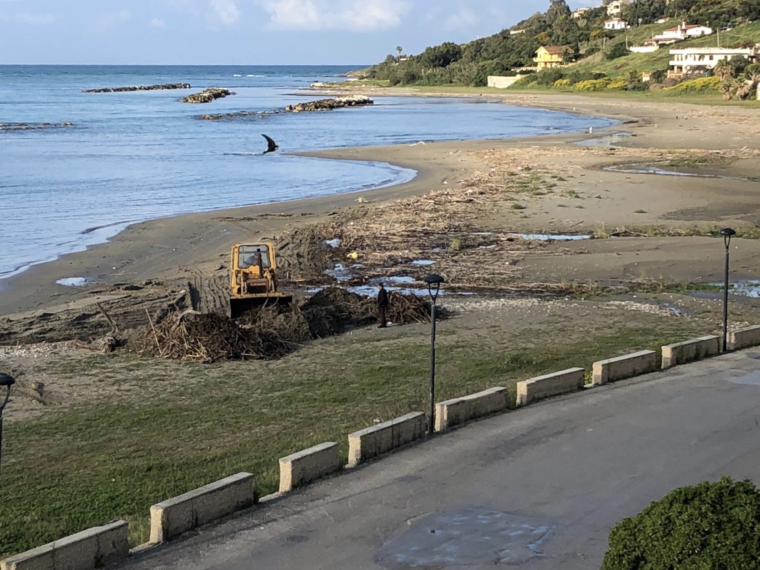 Avviata la pulizia dei litorali