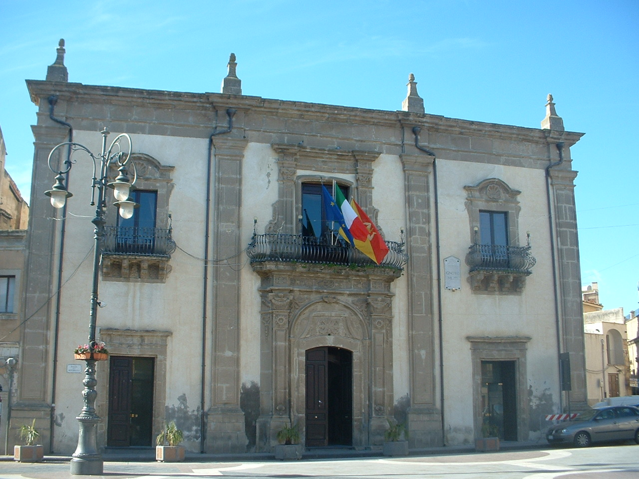 Vertice tra Comuni siciliani virtuosi: fare squadra per favorire lo sviluppo Vertice tra Comuni siciliani virtuosi: fare squadra per favorire lo sviluppo