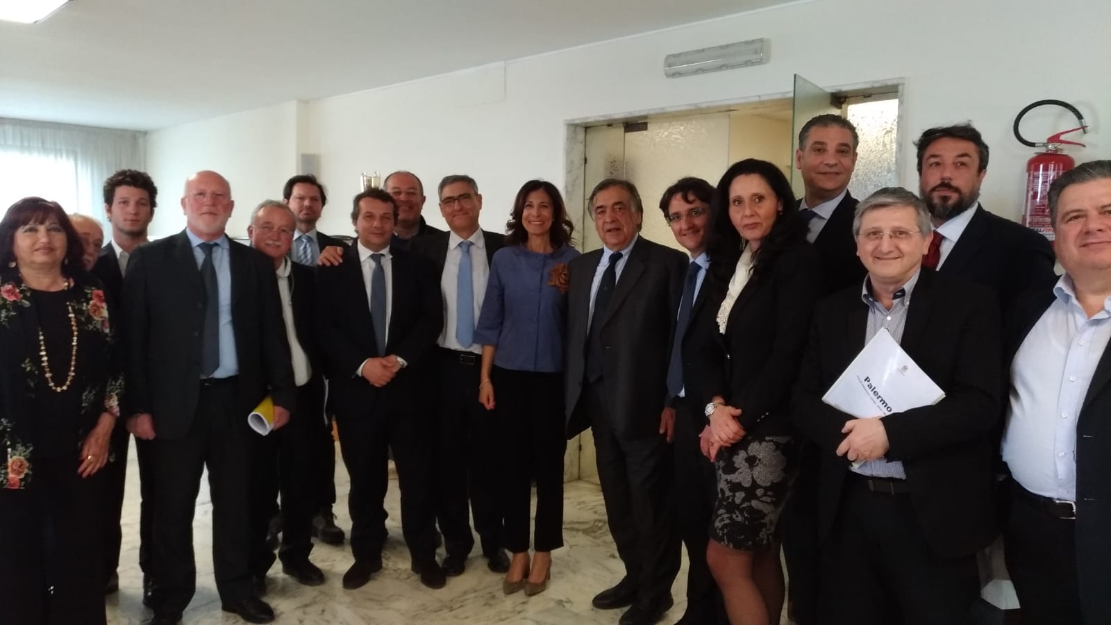 Amministrazione e imprese a confronto per disegnare insieme il futuro della città Amministrazione e imprese a confronto per disegnare insieme il futuro della città