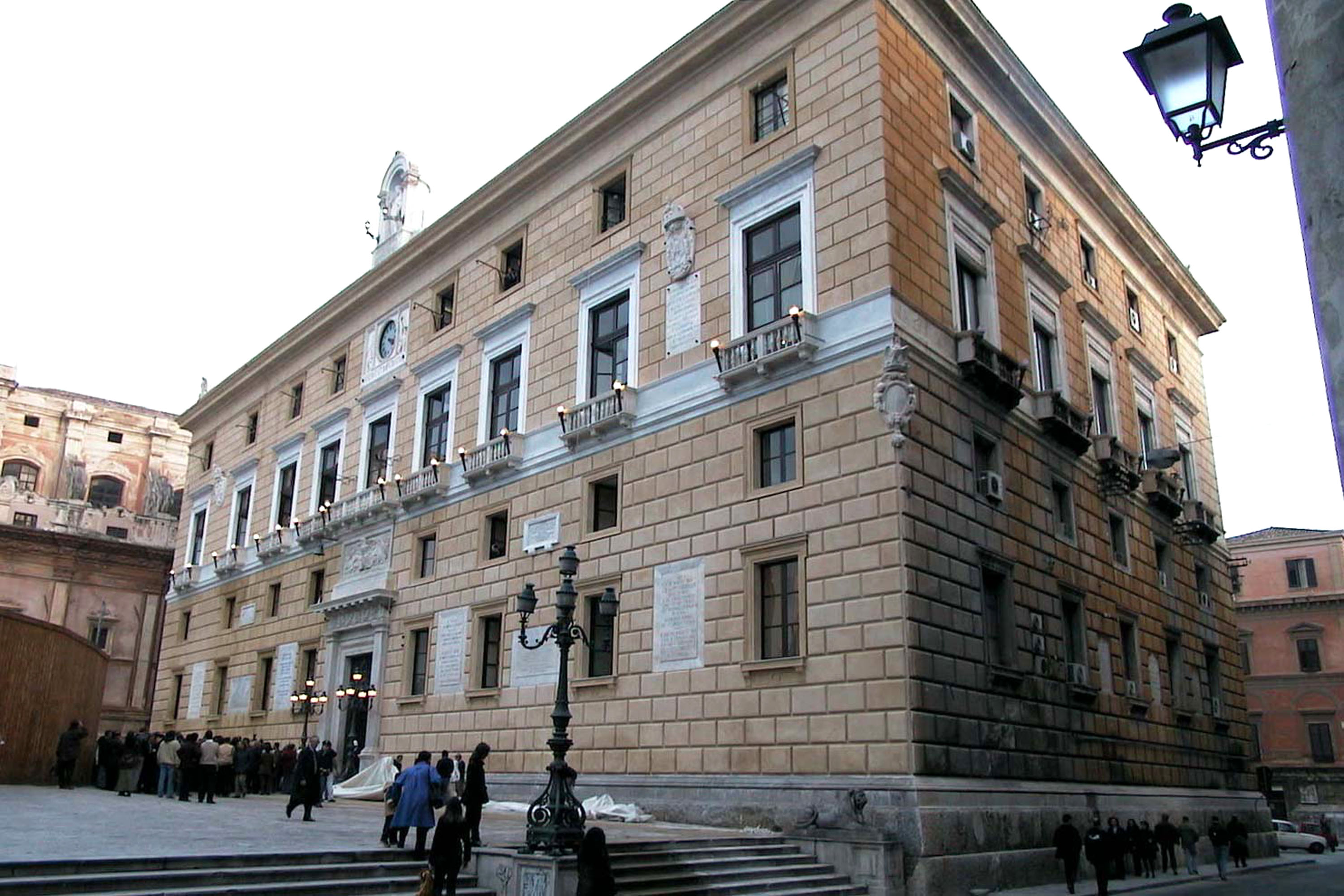 Liberazione: la Giunta di Palermo contro Salvini