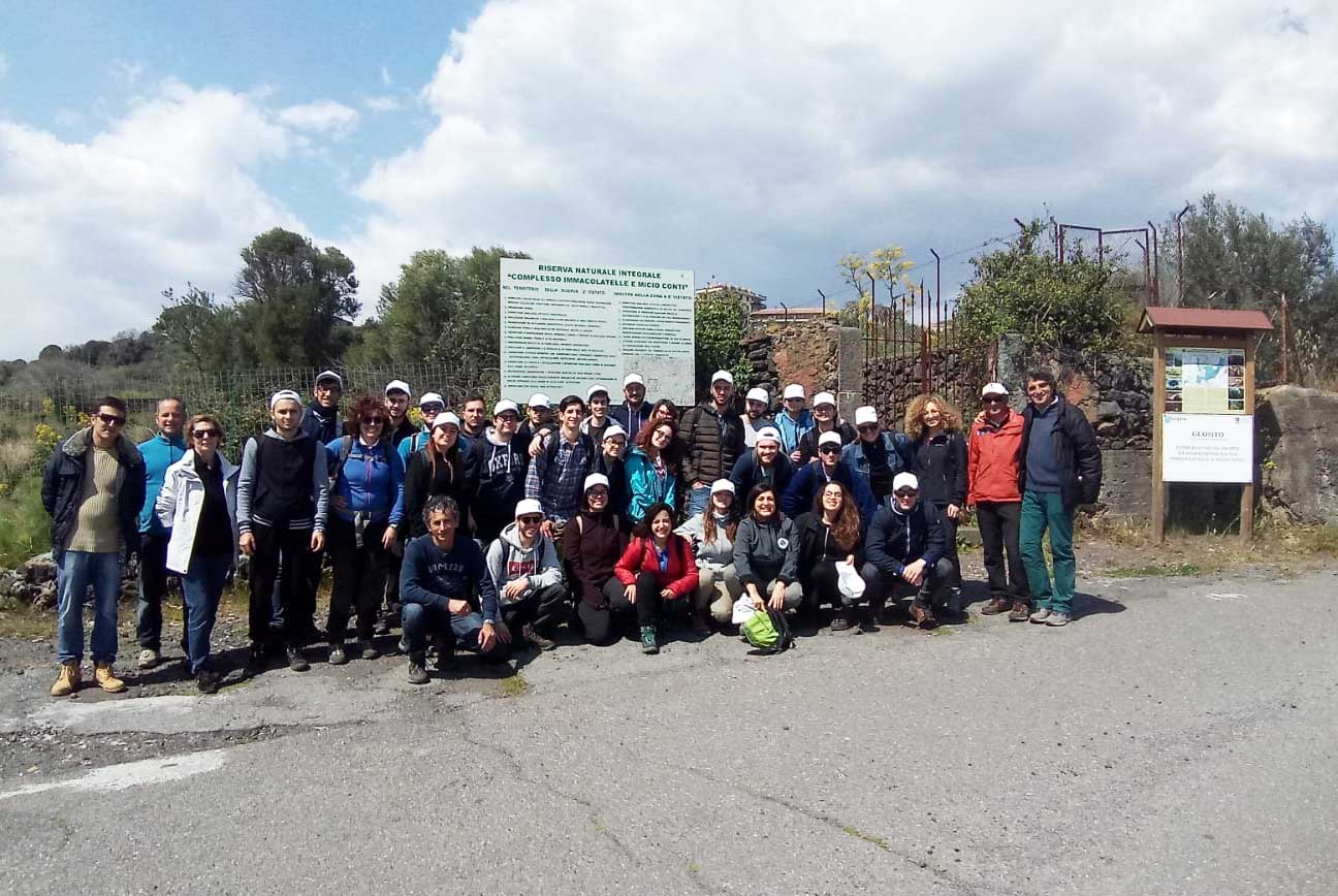 Gli studenti di Scienze geologiche alla scoperta della riserva “Conti” Gli studenti di Scienze geologiche alla scoperta della riserva “Conti”
