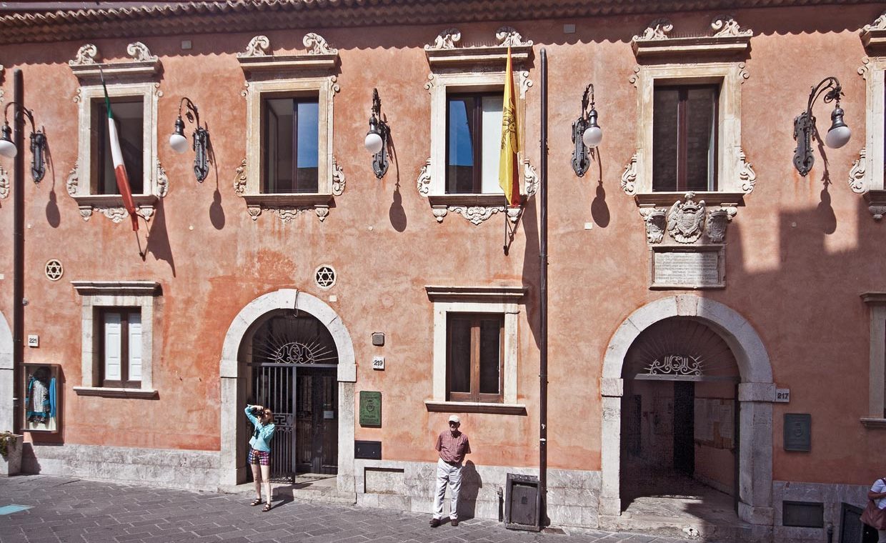 Boccata d’ossigeno per il recupero degli istituti scolastici di Taormina Boccata d’ossigeno per il recupero degli istituti scolastici di Taormina