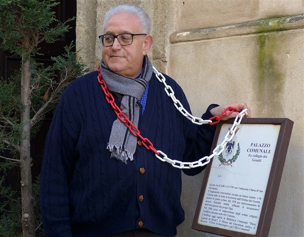 Turismo, quando il Sindaco fa il custode al museo