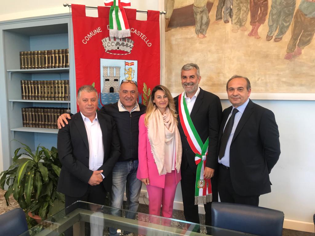 La squadra del neo sindaco di Aci Castello è al completo