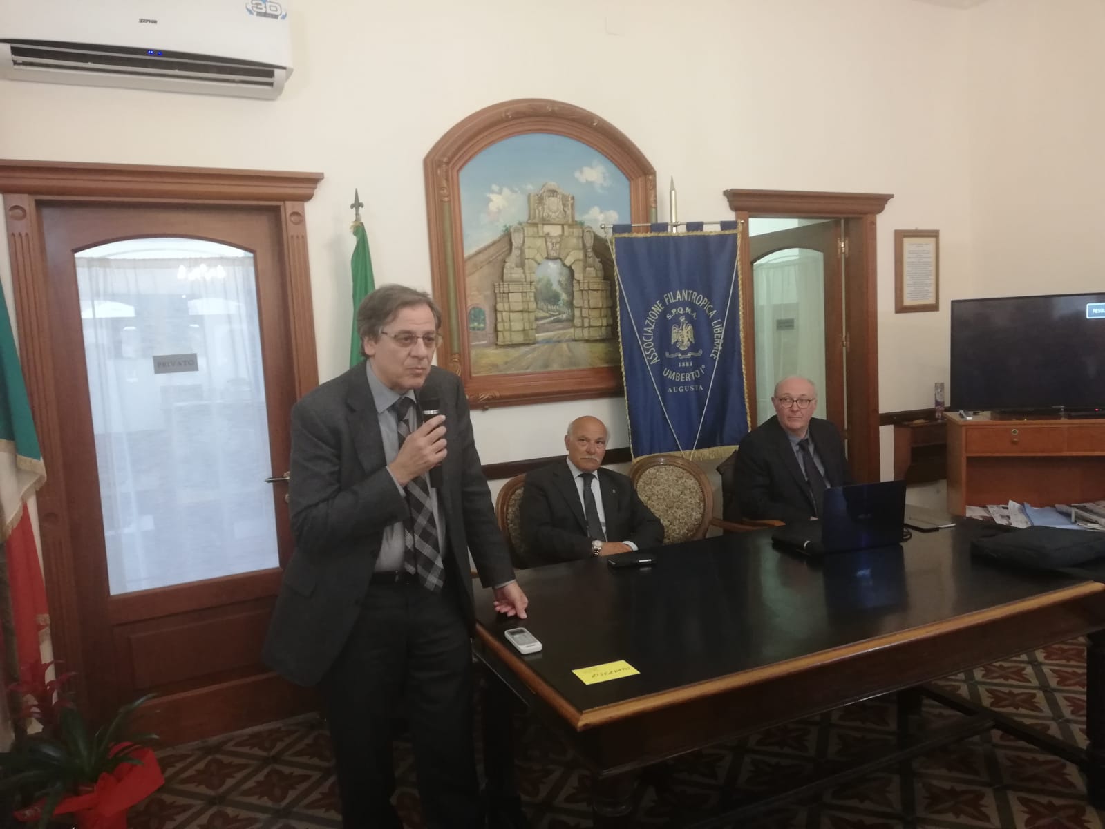 L’ospedale Muscatello e il suo reparto di chirurgia argomento di una conferenza L’ospedale Muscatello e il suo reparto di chirurgia argomento di una conferenza