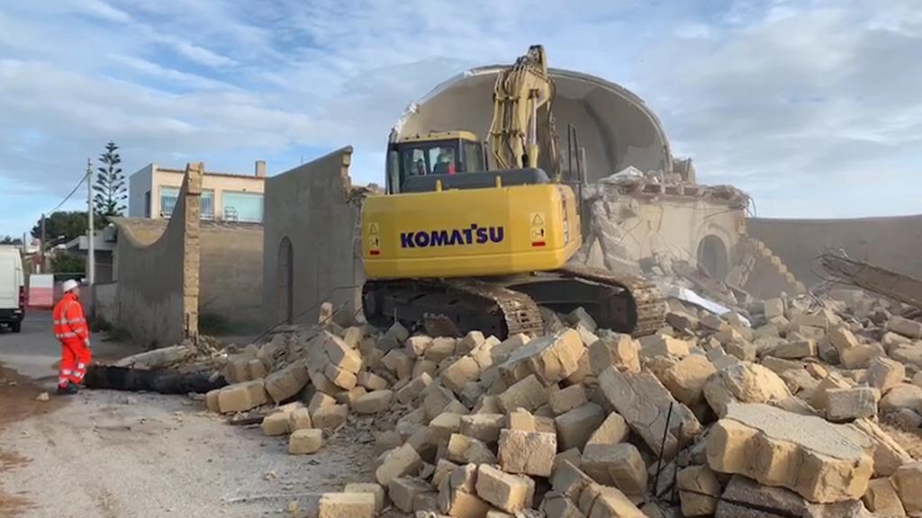 Castelvetrano, ruspe in azione  a Triscina dopo le proteste