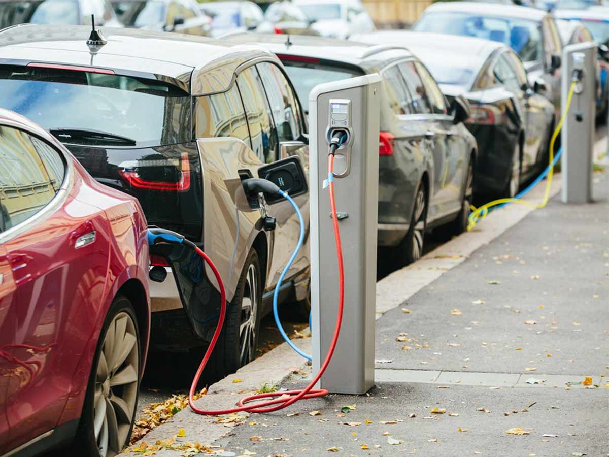 La carica delle 101 colonnine elettriche, è svolta green per il trasporto privato La carica delle 101 colonnine elettriche, è svolta green per il trasporto privato