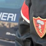 Alla vista dei Carabinieri ingoia profilattico con droga: arrestato