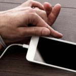 Teenager e smartphone: i segnali  per riconoscere la dipendenza