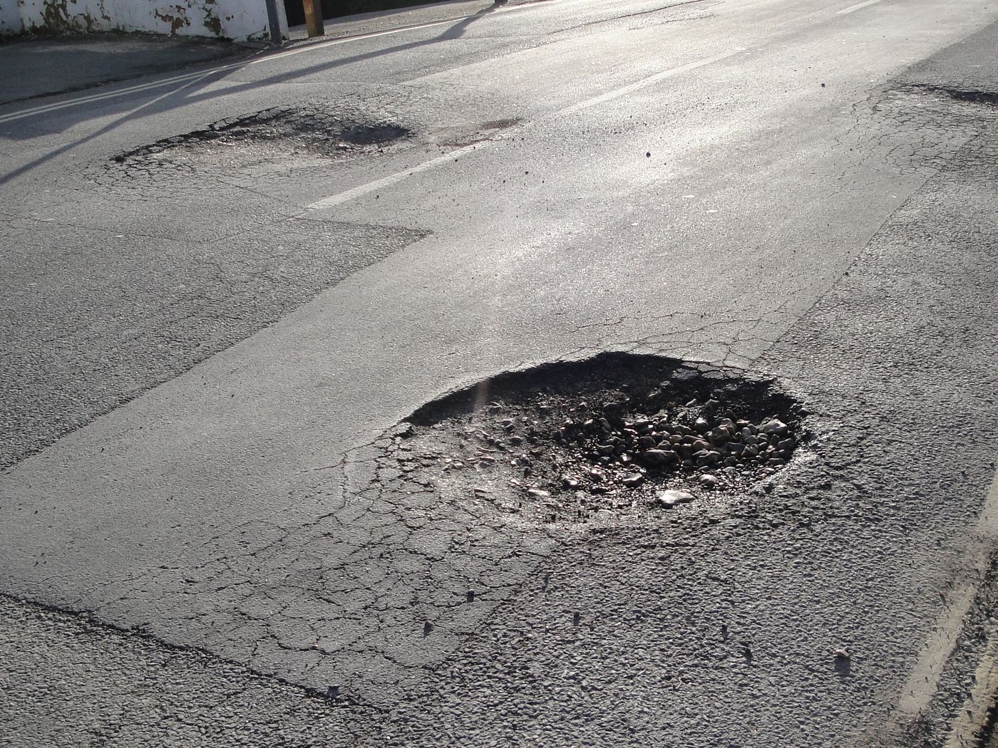 Sistemazione del manto stradale urbano, il Comune di Canicattì valuta soluzioni a costo zero