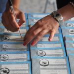 Palermo, scrutatori in attesa dei presidenti: “Noi prigionieri nei seggi”