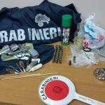 Droga: Randazzo (Catania), vede i Carabinieri e ingoia un condom con dosi di cocaina