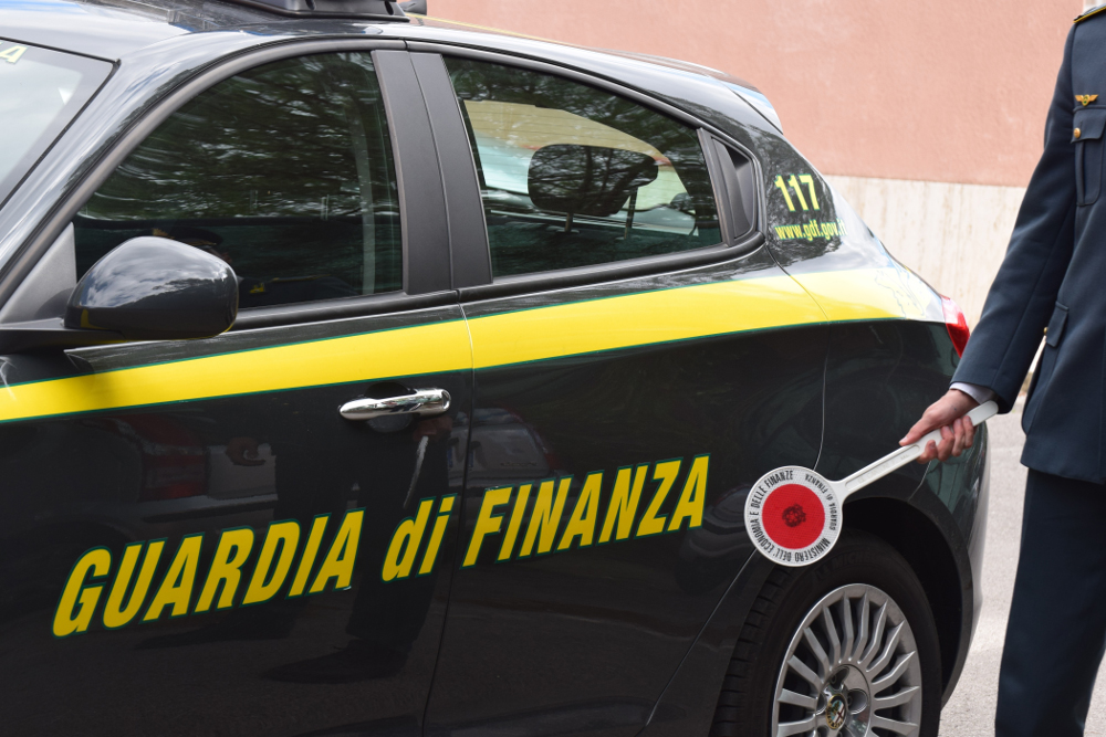 Bonifici per scopi personali e bancarotta fraudolenta: sequestro da oltre 8 milioni