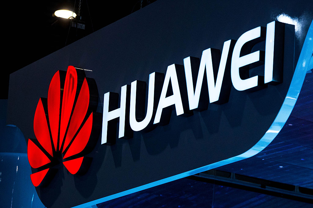Il colosso cinese Huawei fa causa agli Usa