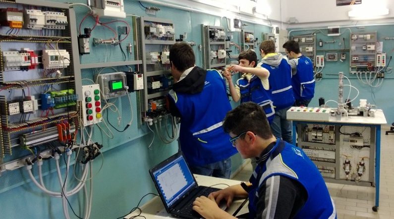 Istituti professionali: l’80% dei diplomati al lavoro entro un anno Istituti professionali: l’80% dei diplomati al lavoro entro un anno