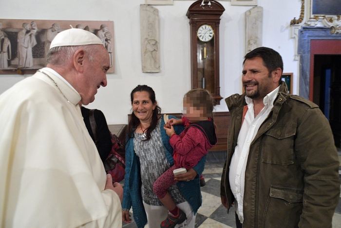 Politica: fascismi e razzismi, parla anche Papa Francesco e riceve rom e sinti