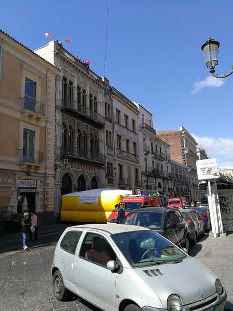 Lavoro: Teatro Bellini Catania, precari su tetto del Sangiorgi Lavoro: Teatro Bellini Catania, precari su tetto del Sangiorgi