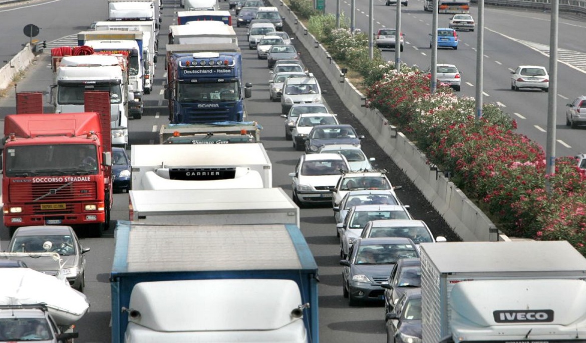 Traffico infernale sulla Tangenziale di Catania tra controesodo e incidenti: code chilometriche