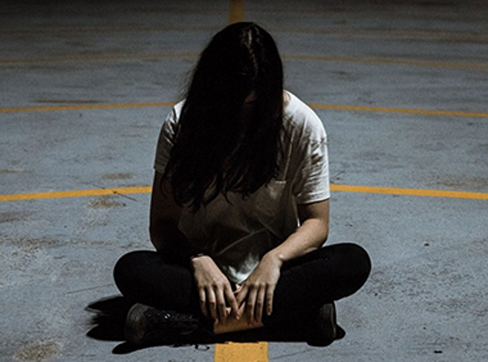 Violenza su una studentessa minorenne, indagato un professore Violenza su una studentessa minorenne, indagato un professore