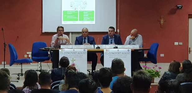 Il compostaggio domestico si fa tra i banchi di scuola