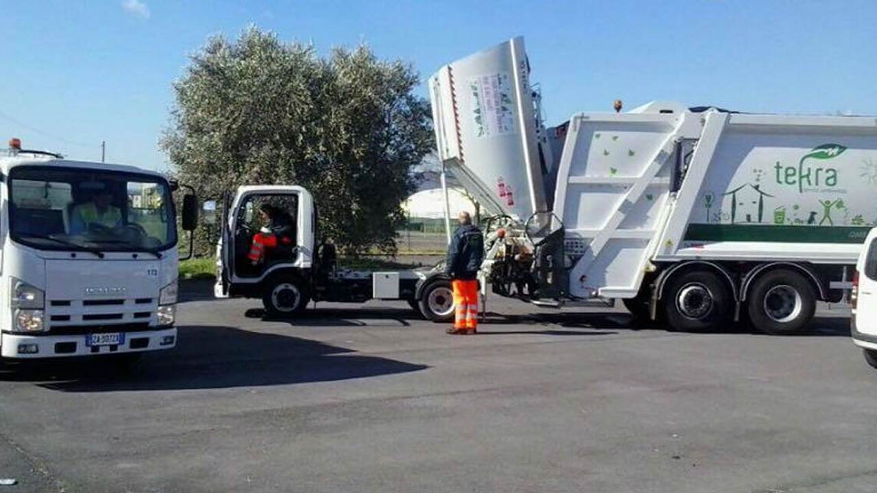 La patata bollente del servizio rifiuti pronta a passare nelle mani di Tekra
