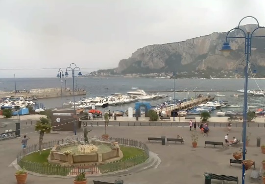 Riqualificazione della piazza di Mondello, il Comune ci riprova con 3 mln in meno Riqualificazione della piazza di Mondello, il Comune ci riprova con 3 mln in meno