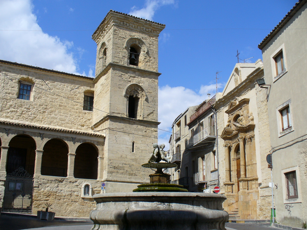 Il centro è pronto a vestirsi di fiori e colori con il supporto di cittadini e commercianti