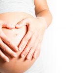 Imprenditore mette incinta tre dipendenti in un anno, ma non riconosce figli: via alle cause