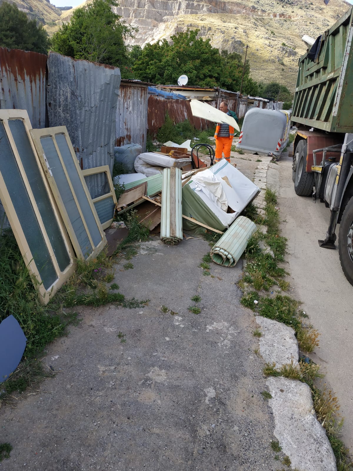 Il patto sui rifiuti tradito dai cittadini e il Comune lancia la tolleranza zero