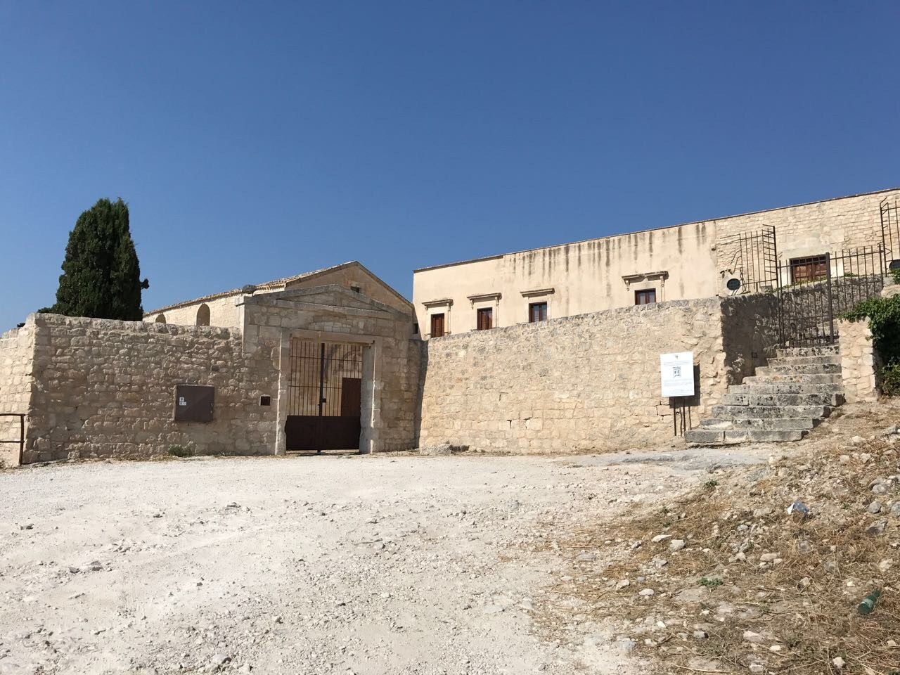 Ascensore al convento della Croce di Scicli mai realizzato per varie inadempienze