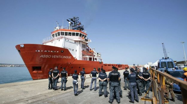 Migranti: in sessantadue a Pozzallo, la Cei se ne fa carico