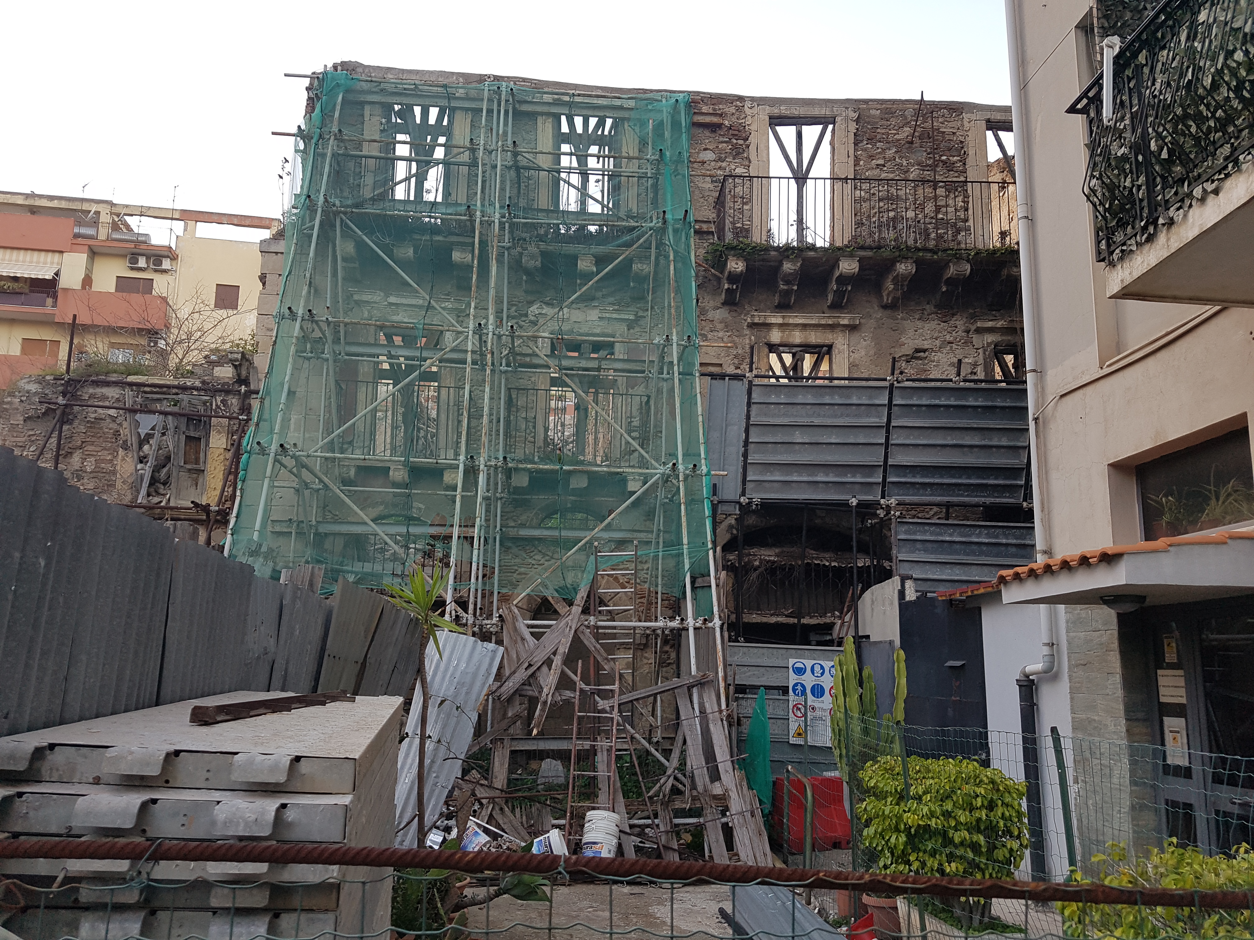 Immobili storici nel quartiere Avignone, scontro su conservazione e demolizioni