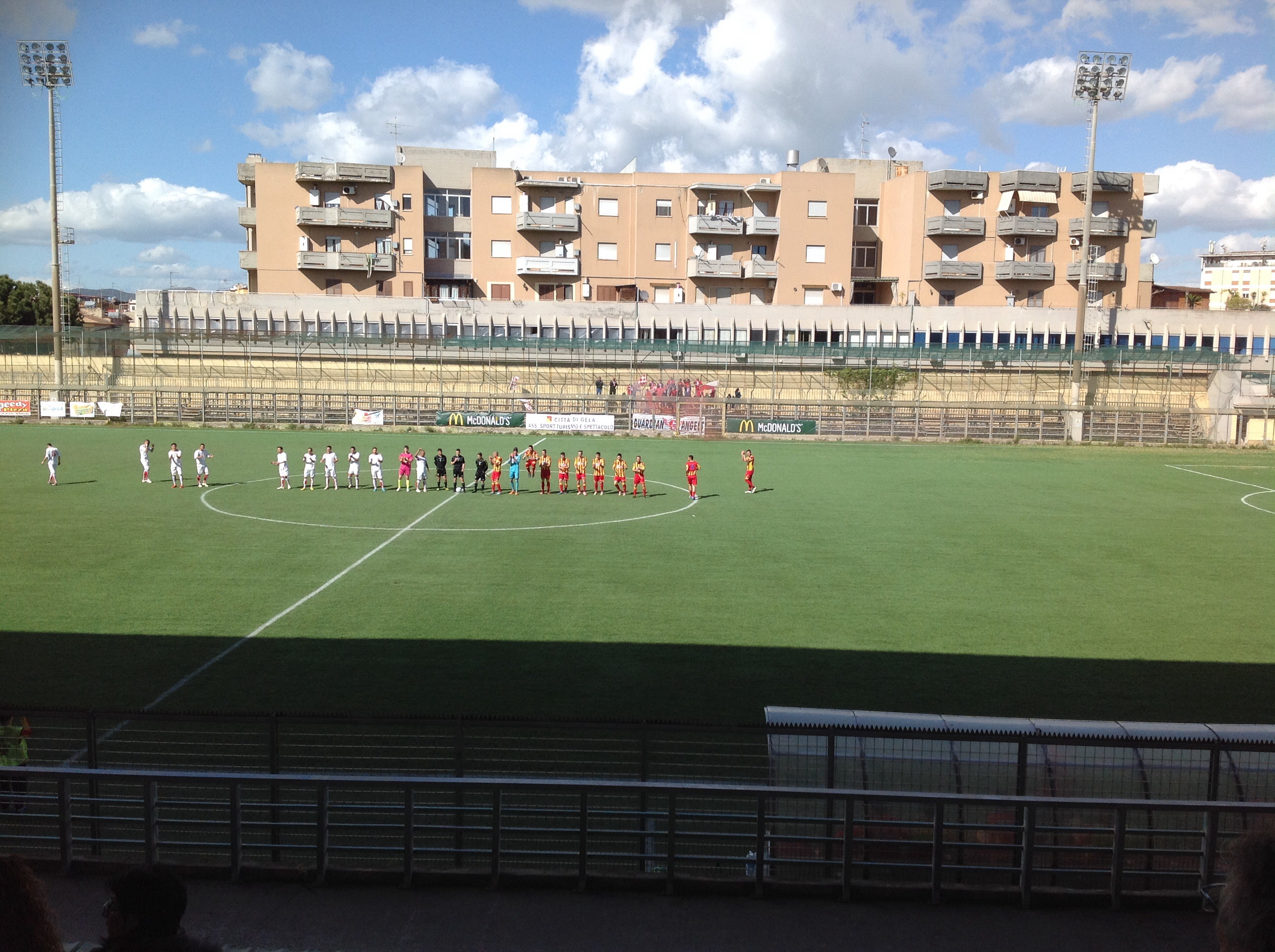 Lo stadio di Gela aspetta manutenzioni ma per il calcio locale il futuro è oscuro Lo stadio di Gela aspetta manutenzioni ma per il calcio locale il futuro è oscuro