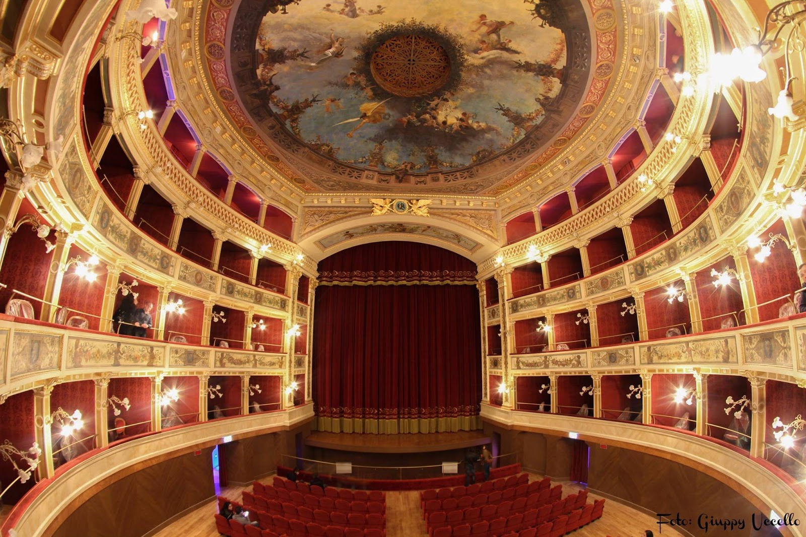Dal Comune il bando per la gestione di Teatro comunale e Artemision