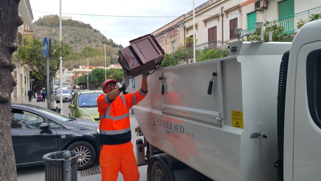 Gestione dei rifiuti ancora nella bufera scontro fra sindacati e MessinaServizi