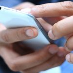 Tempesta di chiamate il marito che sta guardando la partita: condannata per molestie