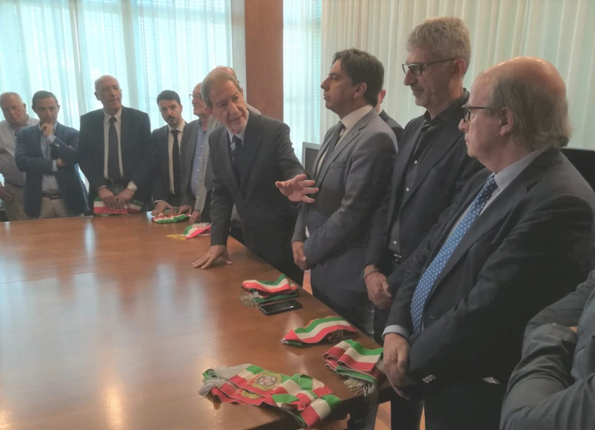 Ragusa-Catania, i sindaci restituiscono il tricolore