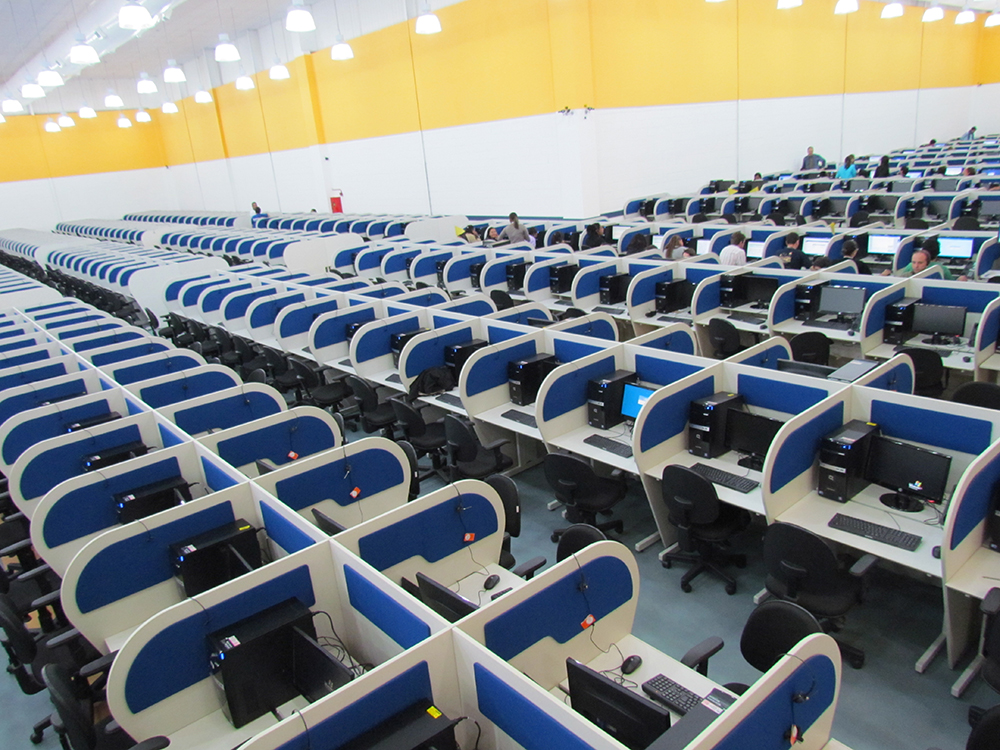 Almaviva, i licenziamenti diventano 1.600. I sindacati avvertono: “Dramma sociale”