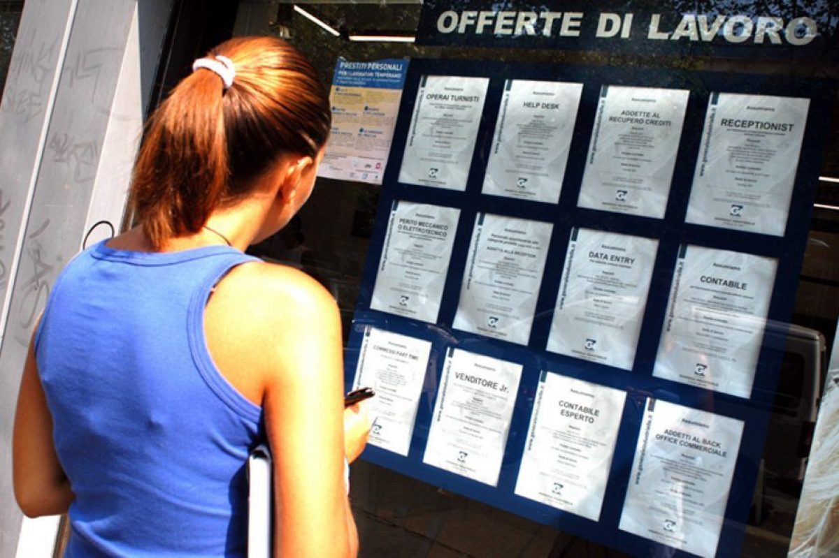 Istat: a giugno tasso disoccupazione cala al 9,7%, dato più basso dal 2012 ma la crescita è zero
