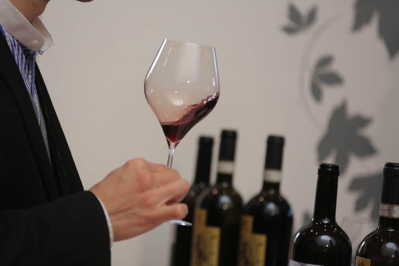 Contraffazione del vino, in Sicilia crollano i controlli Contraffazione del vino, in Sicilia crollano i controlli