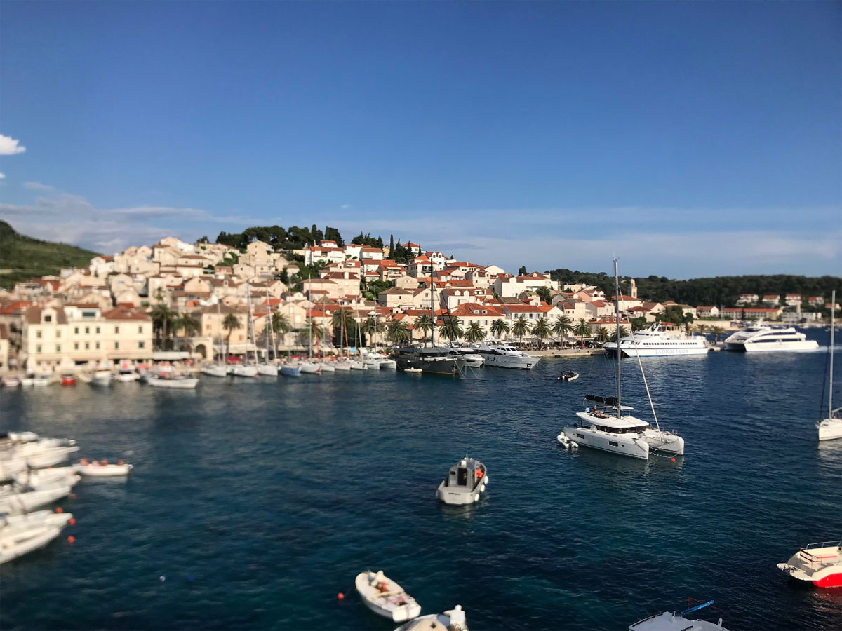 Mare cristallino e percorso enogastronomico tra le isole della Croazia. Spalato Patrimonio dell’Unesco Mare cristallino e percorso enogastronomico tra le isole della Croazia. Spalato Patrimonio dell’Unesco